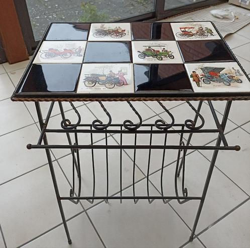 Vintage bijzettafel met tijdschriftenhouder, Antiek en Kunst, Antiek | Meubels | Tafels, Ophalen