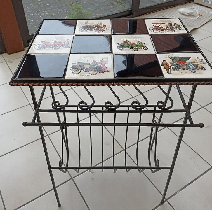 Vintage bijzettafel met tijdschriftenhouder, Antiek en Kunst, Antiek | Meubels | Tafels, Ophalen