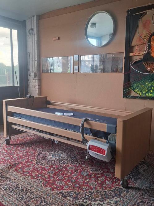 Verpleegbed Dali + alternerede matras ESRI 1000, Elektronische apparatuur, Overige elektronische apparatuur, Zo goed als nieuw