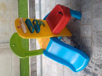 Glijbaan met zand-/waterbak voor peuters beschikbaar voor biedingen