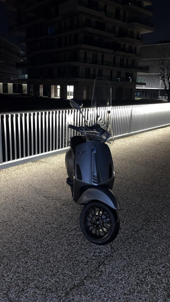 Vespa sprint a klasse, Fietsen en Brommers, Scooters | Vespa, Zo goed als nieuw, Ophalen
