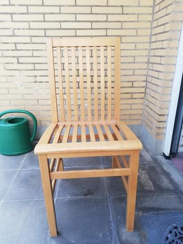 chaise en bois  beschikbaar voor biedingen