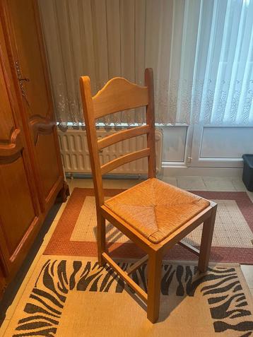 6 chaises a vendre disponible aux enchères