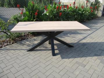 Eettafel, alles nieuw in verpakking. beschikbaar voor biedingen