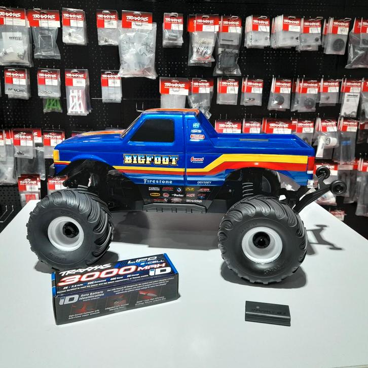 Traxxas Bigfoot 4WD Gratis Lipo 2S accu en Lader., Hobby en Vrije tijd, Modelbouw | Radiografisch | Auto's, Nieuw, Auto offroad