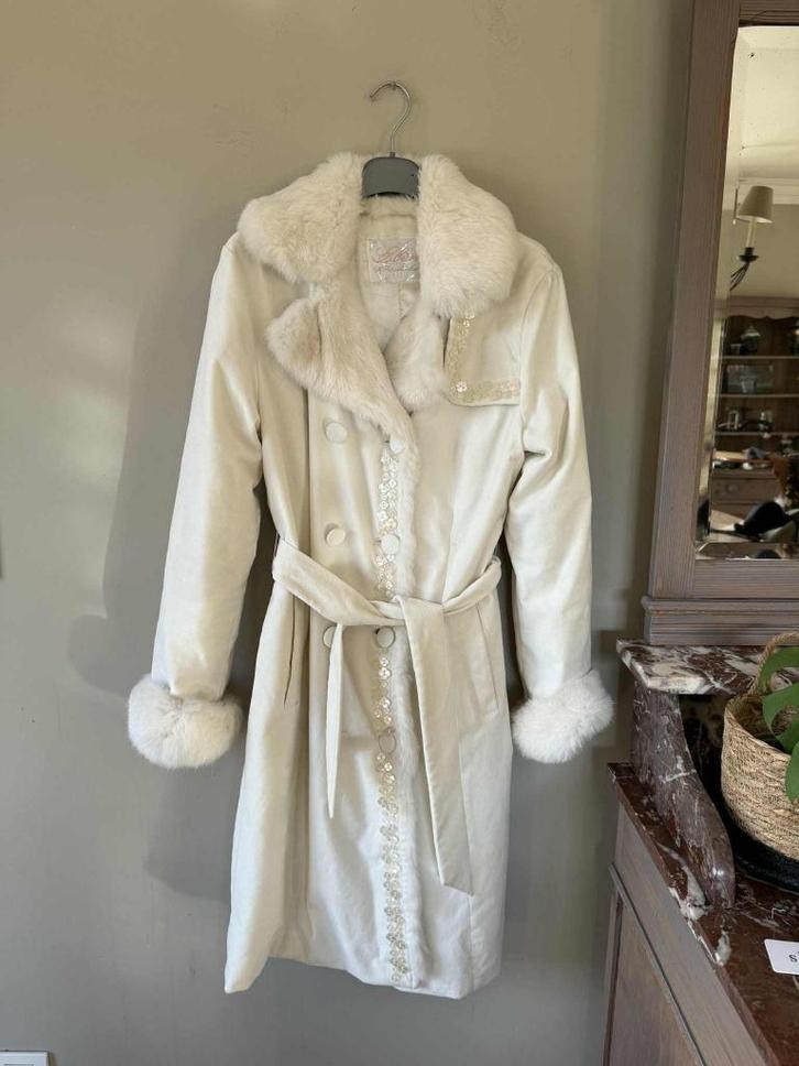 Prachtige carnavalsjas met echt konijn in gebroken wit, Kleding | Dames, Jassen | Winter, Gedragen, Maat 36 (S), Wit, Ophalen