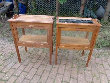 set van 2 theekastjes  beschikbaar voor biedingen