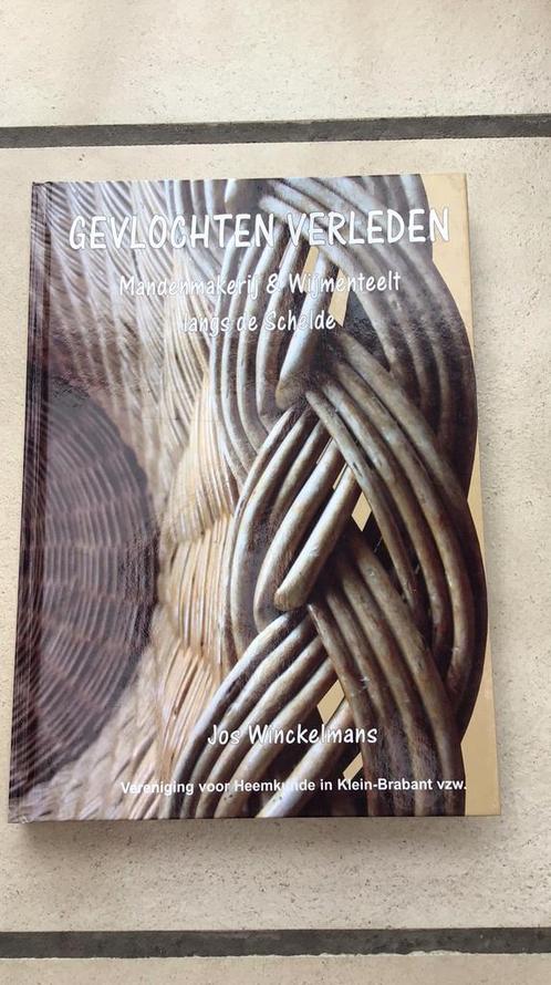 Gevlochten Verleden - boek manden vlechten langs de Schelde, Boeken, Geschiedenis | Stad en Regio, Zo goed als nieuw, 20e eeuw of later