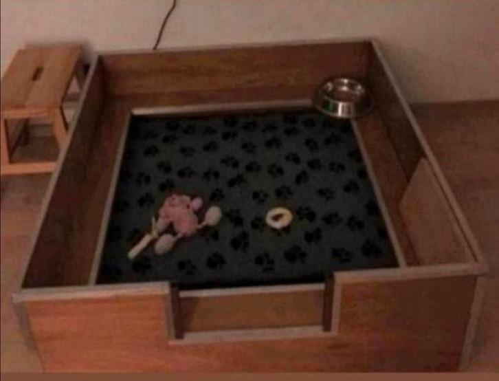 Werpkist met verwijderbare doodligrand. Prof. materiaal, Dieren en Toebehoren, Hondenbenches, Zo goed als nieuw, Ophalen