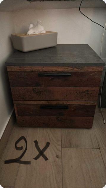Dressoir en nachtkastjes beschikbaar voor biedingen
