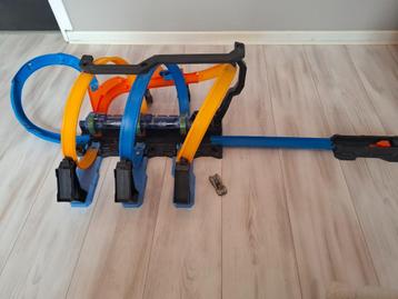 HotWheels racebaan met loopings en geluid. beschikbaar voor biedingen
