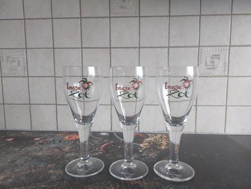 3 verres différents de fou de Bruges, Collections, Verres & Petits Verres, Comme neuf, Verre à bière, Enlèvement ou Envoi