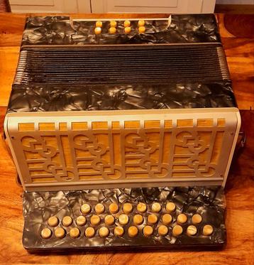 8 diatonische basaccordeon

 beschikbaar voor biedingen