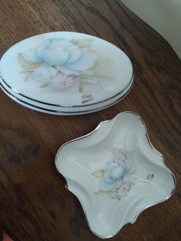 Boîte à bijoux et cendrier en porcelaine française vintage d