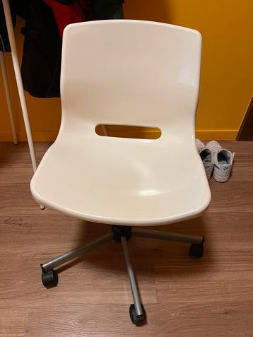 Bureaustoel beschikbaar voor biedingen
