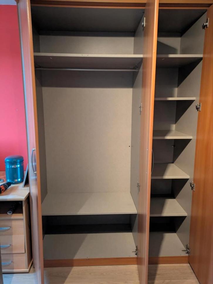 Stevige kleerkast gratis af te halen !, Huis en Inrichting, Kasten | Kleerkasten, Gebruikt, Ophalen