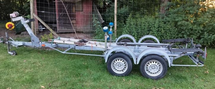 remorque bateau, Sports nautiques & Bateaux, Remorques bateau, Comme neuf, Moins de 1 500 kg, 6 à 9 mètres, Éclairage réglable