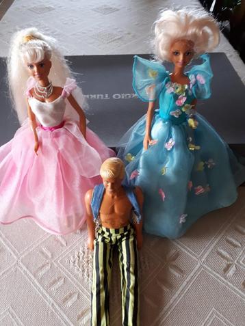 2 mooie barbies en 1 Ken, zeer goede staat beschikbaar voor biedingen