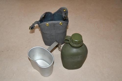 Drinkbus met beker in draagtas - Belgisch leger, Verzamelen, Militaria | Algemeen, Luchtmacht, Overige typen, Ophalen of Verzenden
