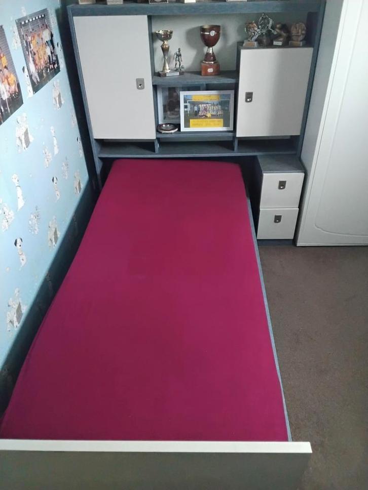 1 persoon bed+kast., Huis en Inrichting, Slaapkamer | Complete slaapkamers, Zo goed als nieuw, Ophalen of Verzenden