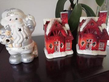 Oude kersthuisjes en kerstman, verlichten met theelichtje  beschikbaar voor biedingen