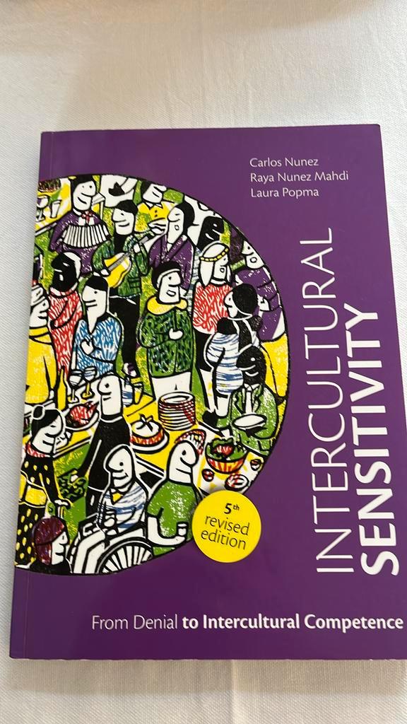 C. Nunez - Intercultural Sensitivity, Boeken, Wetenschap, Zo goed als nieuw, Ophalen of Verzenden