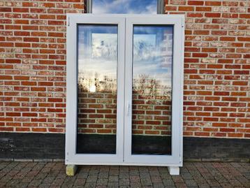 Verschillende Prachtige vensters beschikbaar voor biedingen