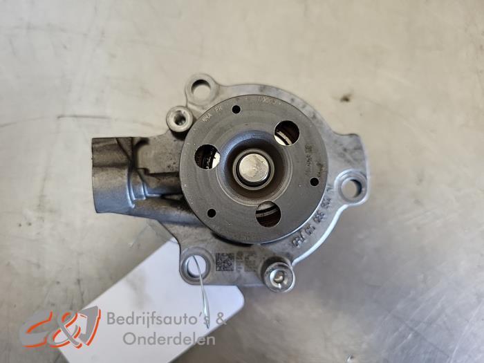 Waterpomp van een Volkswagen Crafter, Auto-onderdelen, Airco en Verwarming, Volkswagen, Gebruikt, 3 maanden garantie, Ophalen of Verzenden