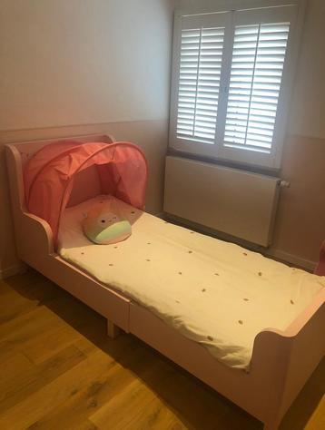Bed + kledingkast + kastje beschikbaar voor biedingen