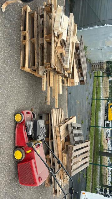 Gratis brandhout en grasmachine. Alles of niks. beschikbaar voor biedingen