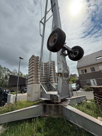Bouwkraan beschikbaar voor biedingen