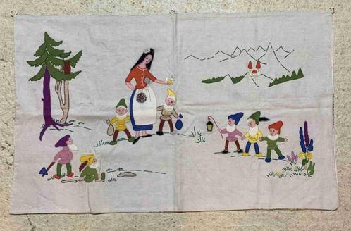 Wandkleed jaren 60 sprookje sneeuwwitje en dwergen 103/64, Huis en Inrichting, Woonaccessoires | Wanddecoraties, Ophalen of Verzenden
