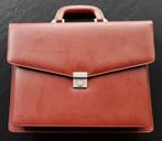 kantoor of studententas, Enlèvement