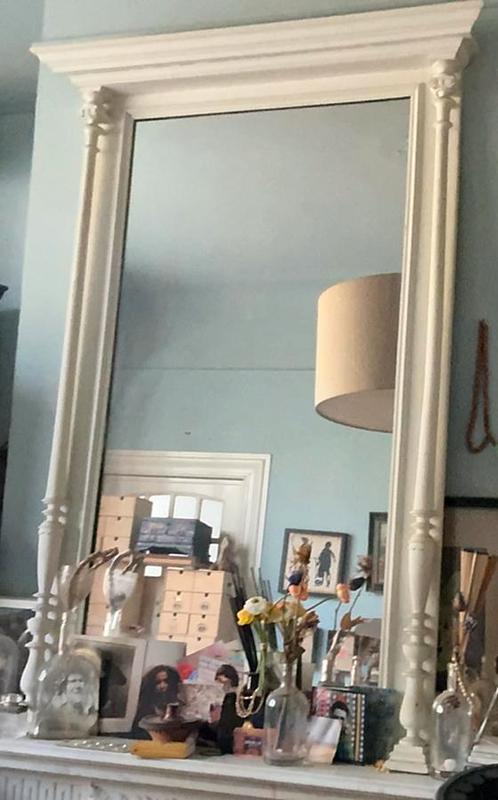 Grand miroir ancien avec cadre en bois blanc, Antiek en Kunst, Antiek | Spiegels, 50 tot 100 cm, 150 tot 200 cm, Rechthoekig, Ophalen