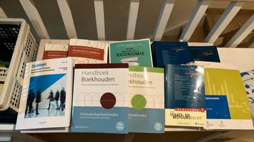 Boeken eerste jaar handelsingenieur / TEW / EW beschikbaar voor biedingen