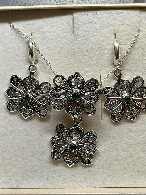 Zilveren setje met smaragd ( zilver 925 ), Handtassen en Accessoires, Oorbellen, Nieuw, Knopjes of Stekers, Zilver, Groen, Met edelsteen