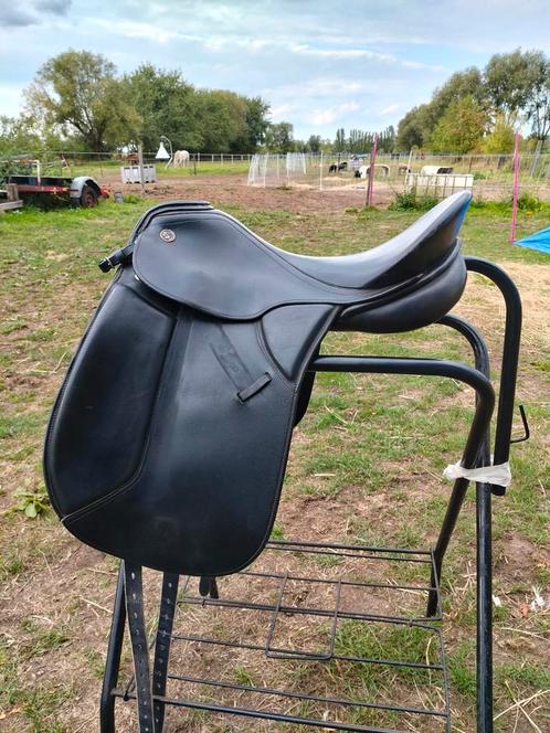 Dressuurzadel Kieffer Lech Profi 17,5 inch, Dieren en Toebehoren, Paarden en Pony's | Zadels, Gebruikt, Dressuur, Ophalen