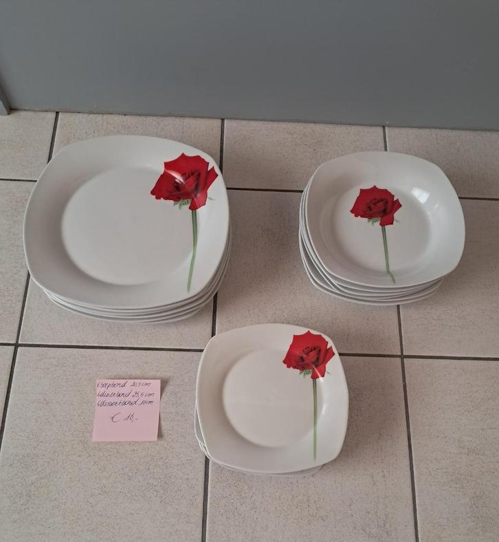 Eetservies roos, 6 personen in heel goede staat, Huis en Inrichting, Keuken | Servies, Gebruikt, Bord(en), Effen, Porselein, Ophalen