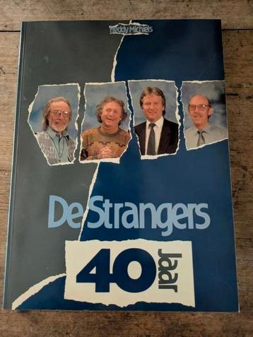 Boek De Strangers 40 jaar beschikbaar voor biedingen