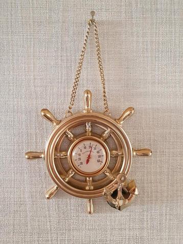 Decoratieve thermometer in de vorm van een scheepsstuurwiel. beschikbaar voor biedingen