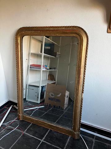 Antieke spiegel beschikbaar voor biedingen