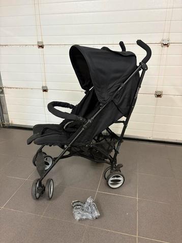 Buggy met regenhoes beschikbaar voor biedingen