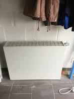 Def radiator met muurbeugels, Doe-het-zelf en Bouw, Verwarming en Radiatoren, Ophalen of Verzenden, Zo goed als nieuw, Radiator