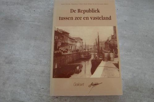 DE REPUBLIEK TUSSEN ZEE EN VASTELAND, Boeken, Politiek en Maatschappij, Gelezen, Ophalen of Verzenden