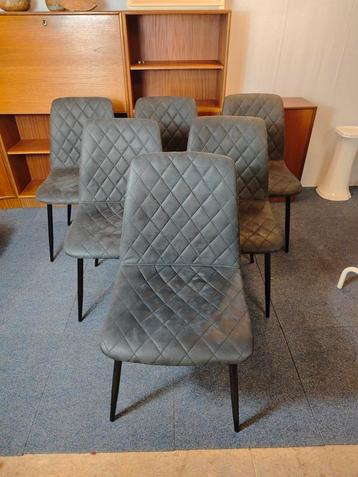 10 Gestoffeerde eettafel stoelen Tervo (stijl) beschikbaar voor biedingen