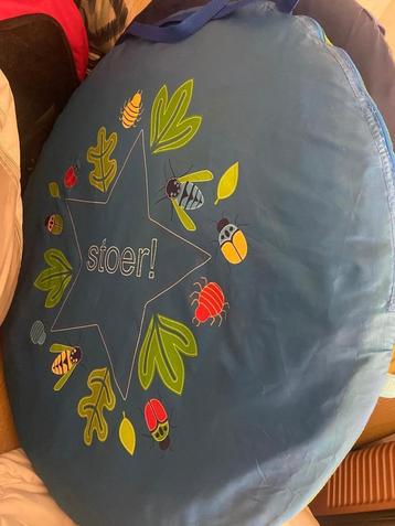Stoer en lief tent en strandtent beschikbaar voor biedingen