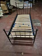 Bed + lattenbodem, Huis en Inrichting, Slaapkamer | Bedden, Ophalen, Metaal