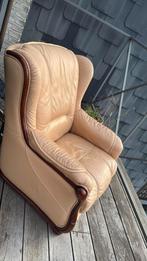 Te koop: 2 klassieke leren fauteuils – €65 voor beide, Huis en Inrichting, Fauteuils, Ophalen of Verzenden, Zo goed als nieuw