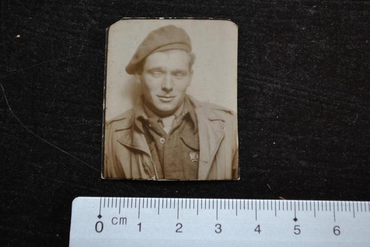 Toute petite Photo ancienne (4,5 x 3,5) Militaire béret Para, Collections, Objets militaires | Général, Armée de terre, Enlèvement ou Envoi