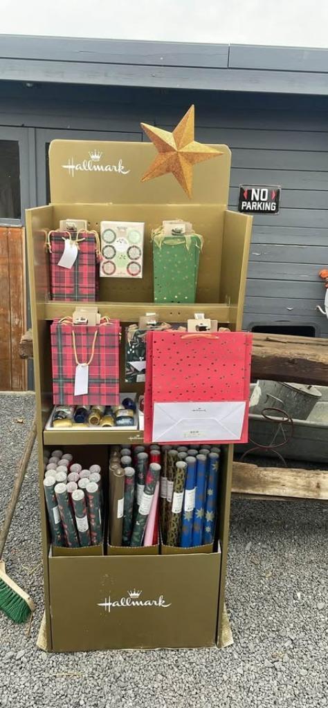 Extra grote Hallmark geschenkverpakking met display, Hobby en Vrije tijd, Feestartikelen, Nieuw, Overige typen, Ophalen